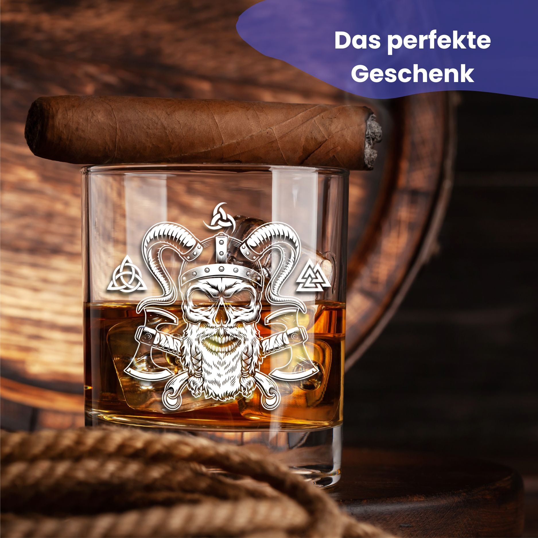 Glas mit Gravur eines Wikingermotivs
