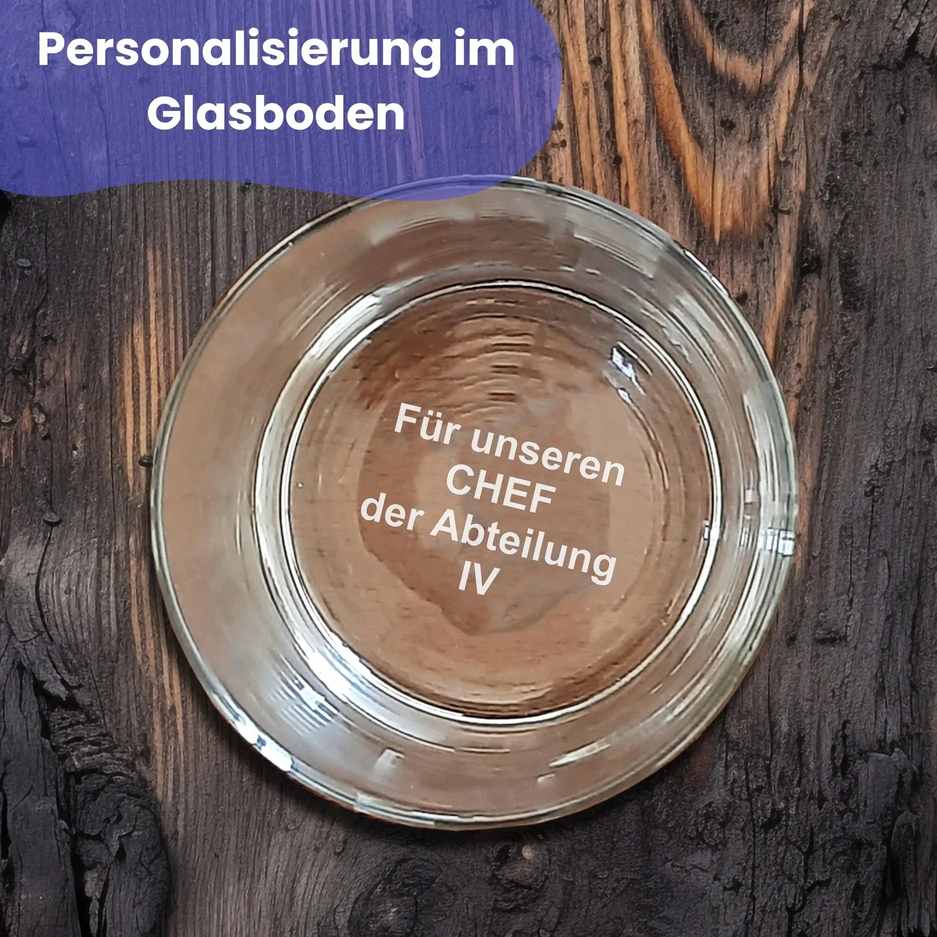 Glas mit Gravur eines Wikingermotivs