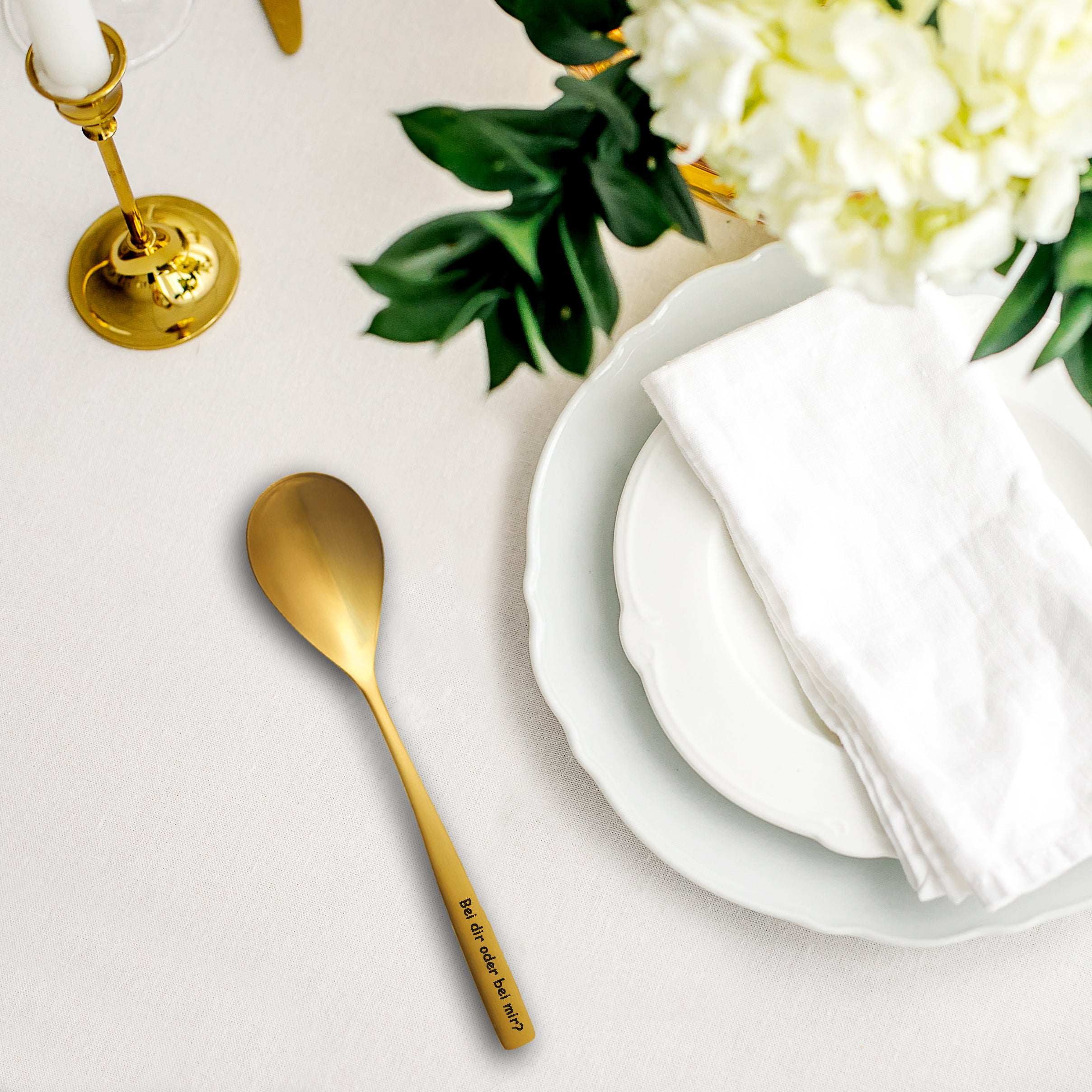 Löffel Esslöffel gold mit Gravur auf Teller
