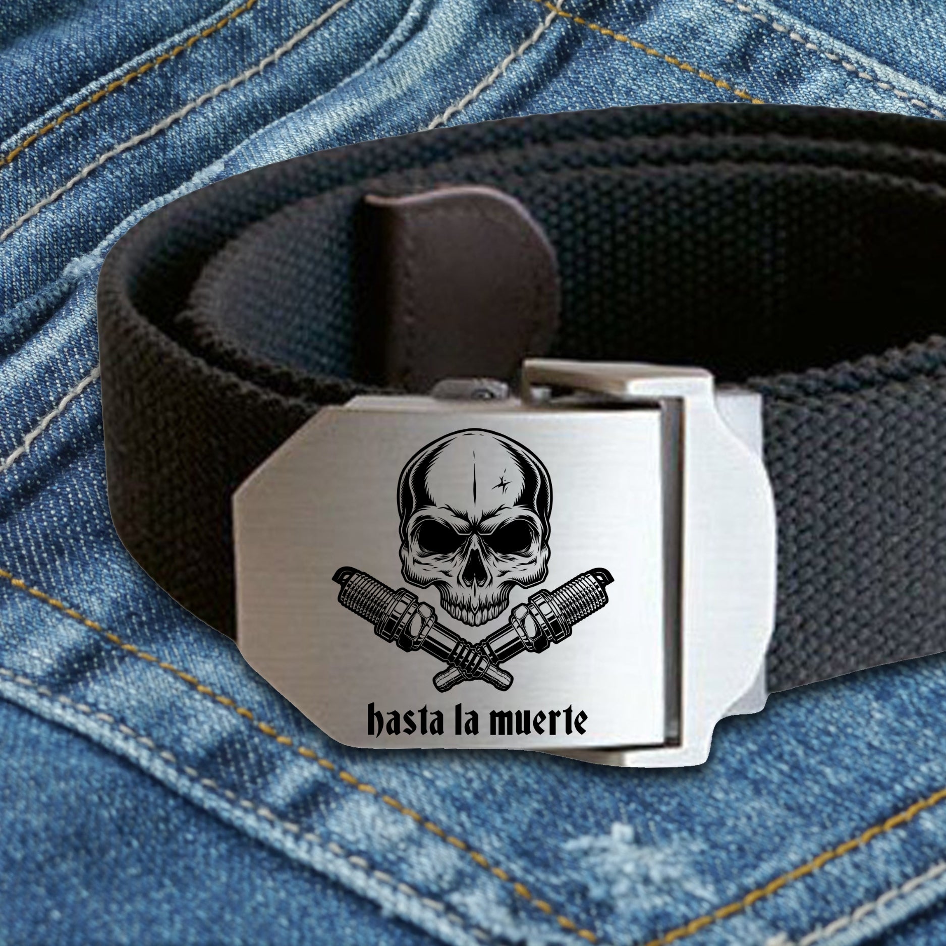 Gürtel mit Motorradgravur Totenkopf